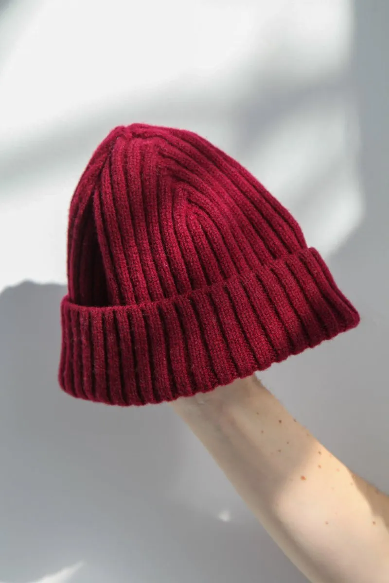 Half Dozen Super-Soft Lambswool Fisherman Beanie (Bordeaux Red)