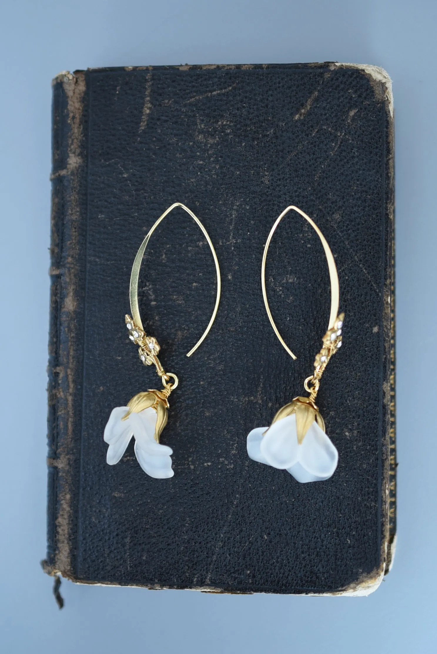 sweet pea hook earring