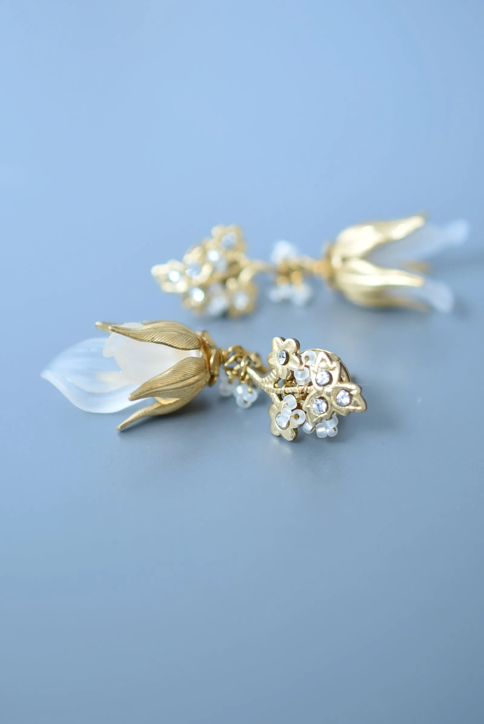 sweet pea tsubomi earring