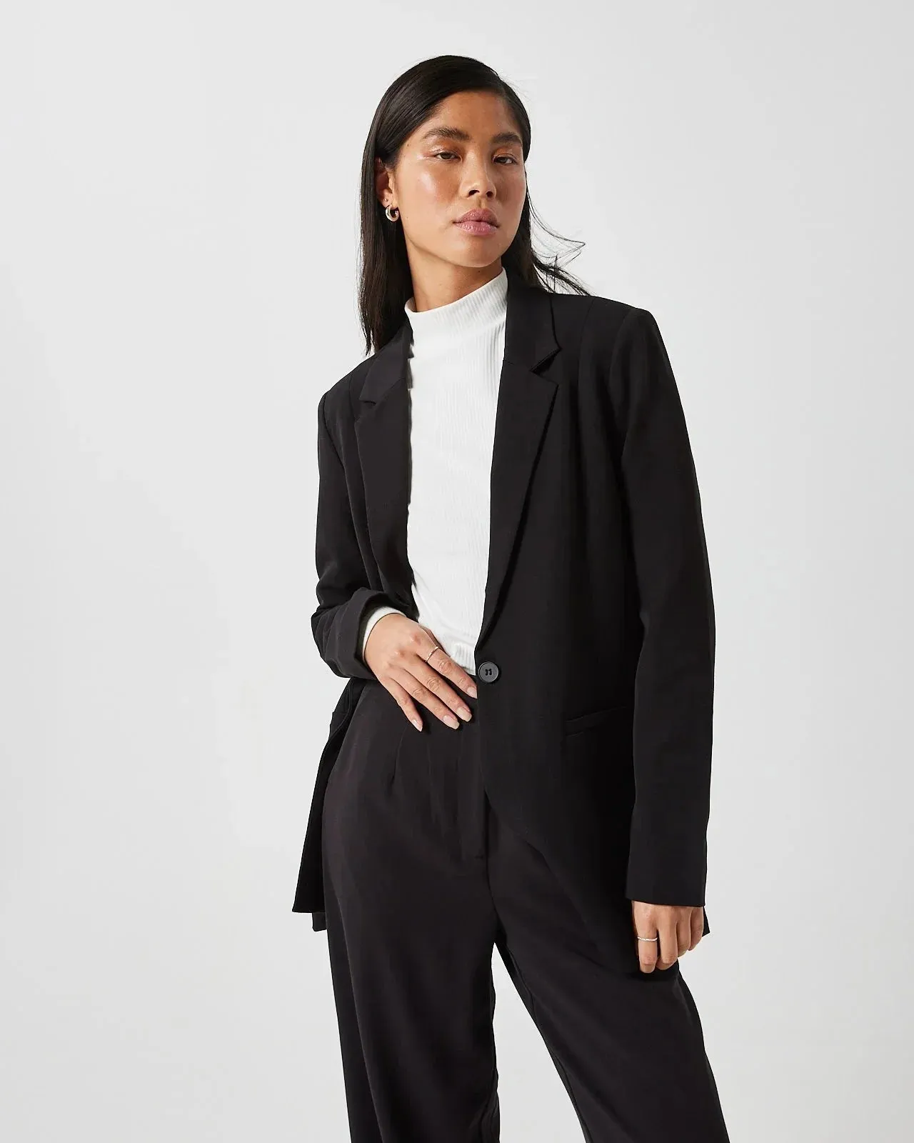 The Tara Blazer by Minimum - Black