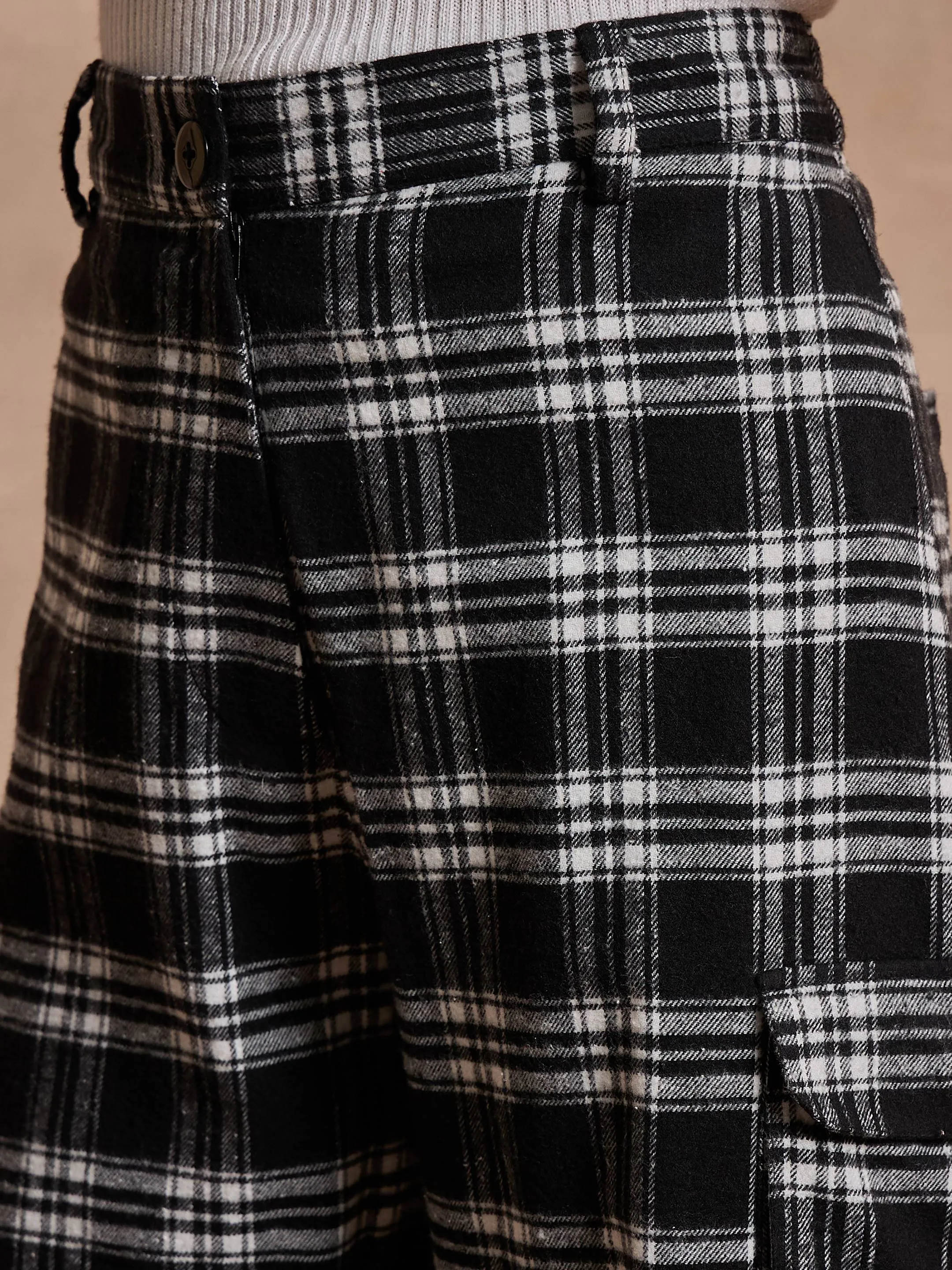 Women Black Check Straight Fit Cargo Pants