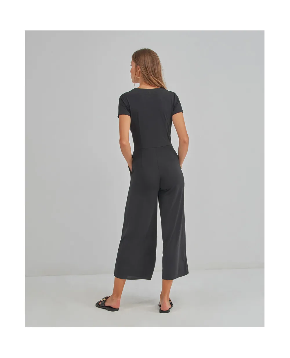 Zwarte jumpsuit met korte mouw | Surkana short sleeves jumpsuit with v-neck black