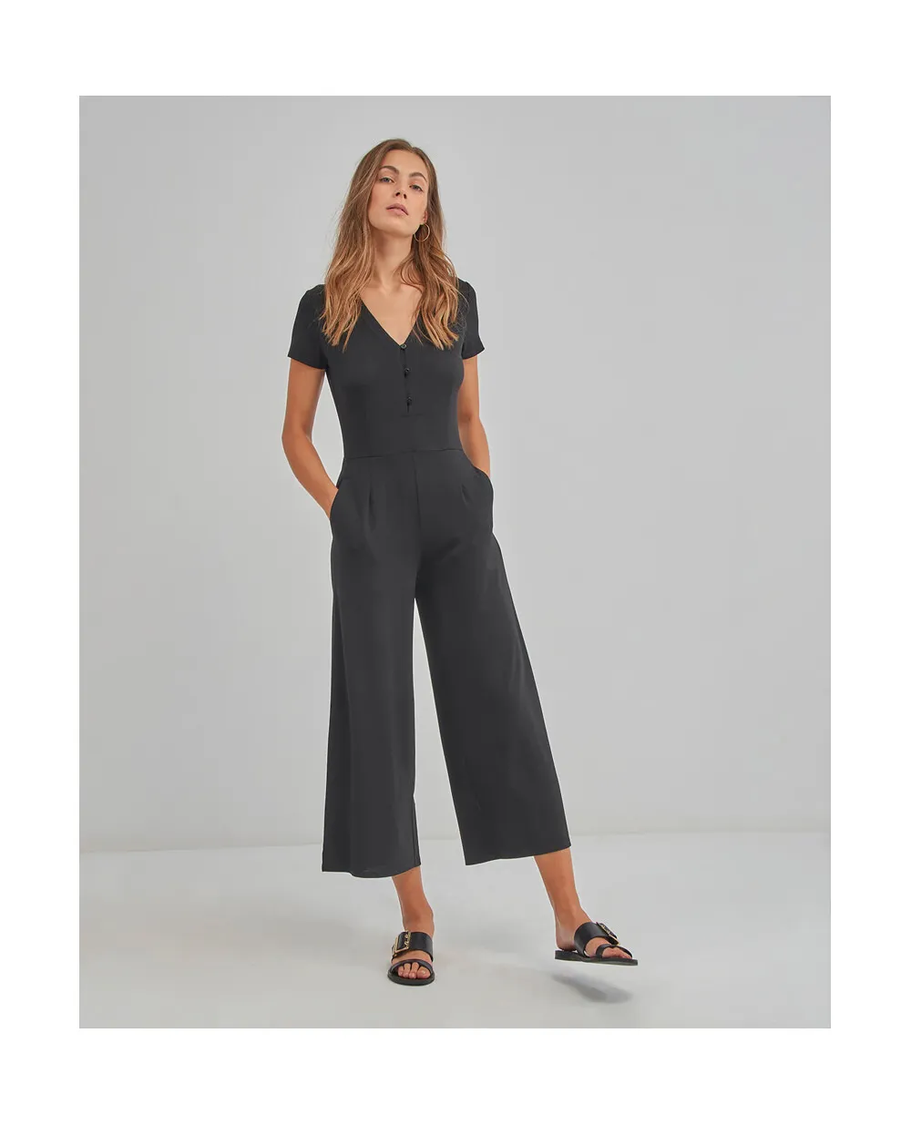 Zwarte jumpsuit met korte mouw | Surkana short sleeves jumpsuit with v-neck black